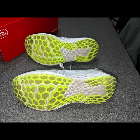 Size 10 New Balance Running shoes - Picture 4 of 6